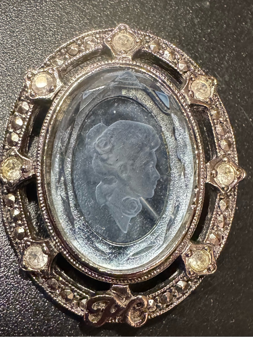 Vintage Avon Presidents Recondition 1998-99 Silver-Tone Blue Cameo Brooch